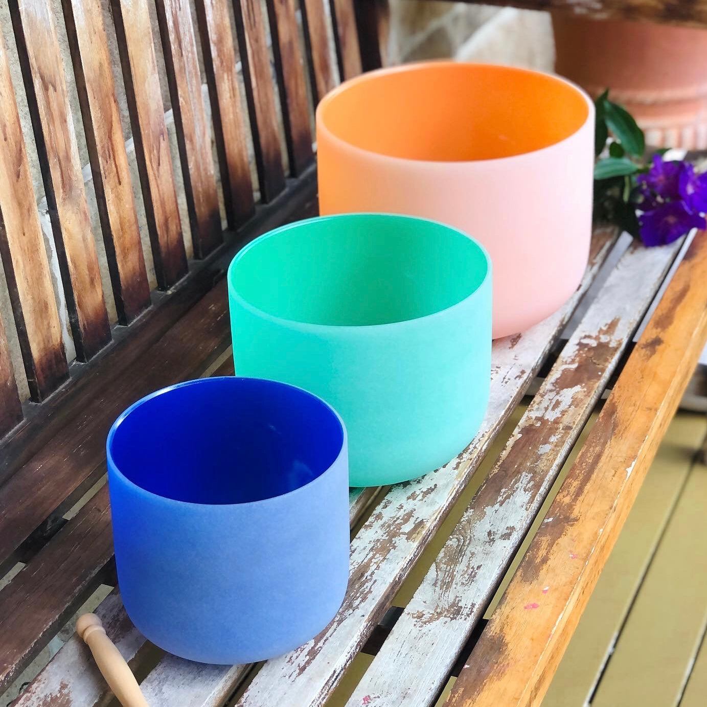 Set of 3 Colour Crystal Singing Bowls in Purple Bag