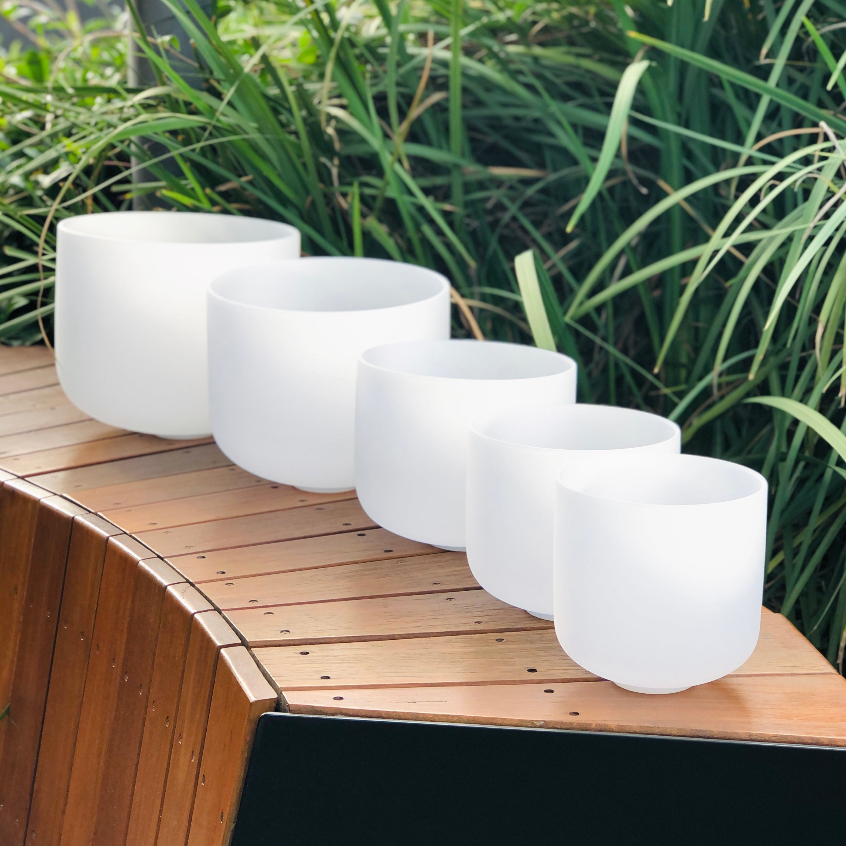 SHARP NOTES | Set of 5 White Crystal Singing Bowls in Beige  Bags