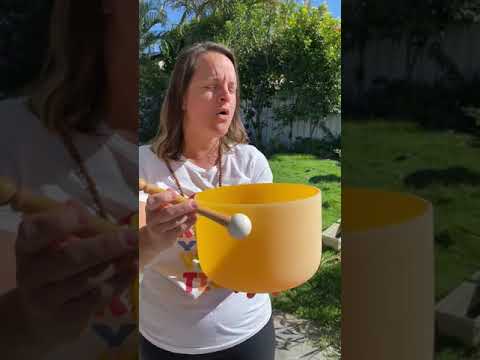 Load and play video in Gallery viewer, SOLAR PLEXUS Chakra 10&quot; Crystal Singing Bowl (White)
